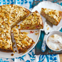 Spiced rhubarb cake with cinnamon cream