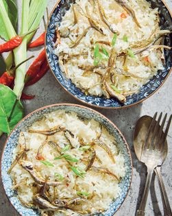 Spiced rice with anchovies (Nasi liwet)