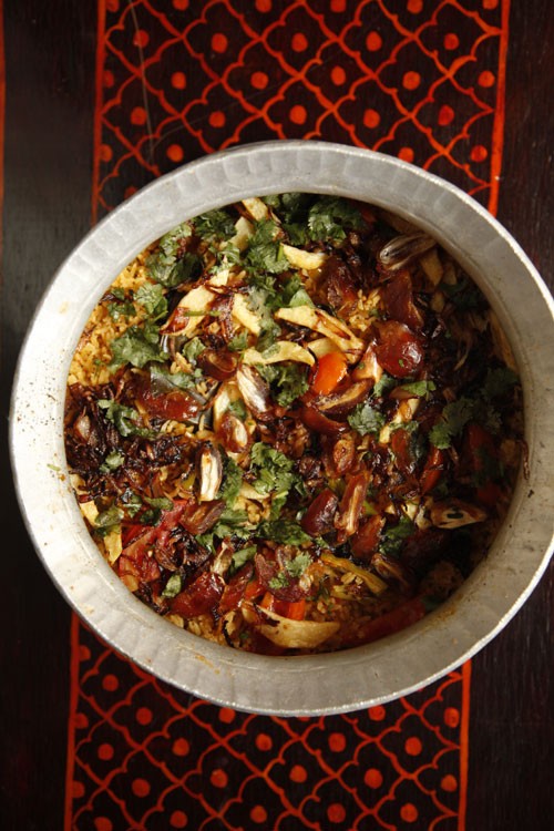 Spiced rice with dates & fried potatoes (Pohp batalu jo pulao)