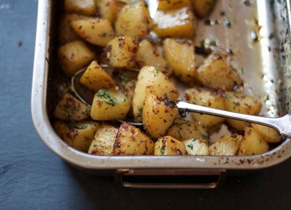 Spiced roast potatoes with coriander, cumin and black pepper