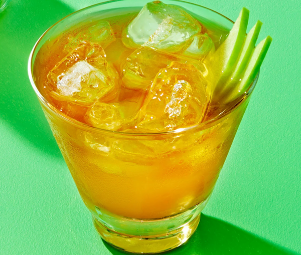 Spiced rum apple spritzer