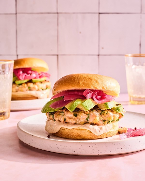 Spiced salmon burgers