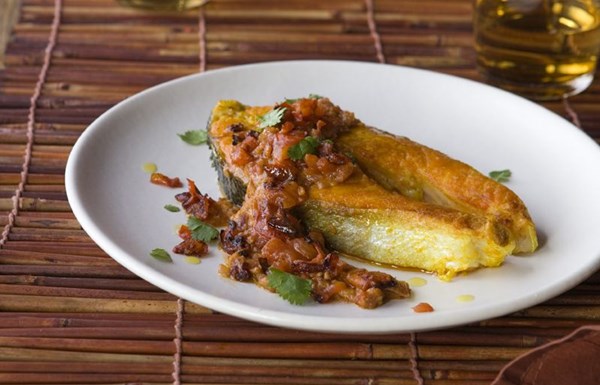 Spiced salmon with fennel and tomato