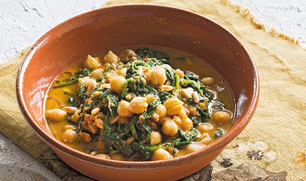 Spiced spinach with chickpeas and pine nuts (Espinacas con garbanzos y piñones)