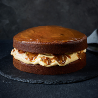 Spiced sticky toffee sandwich cake