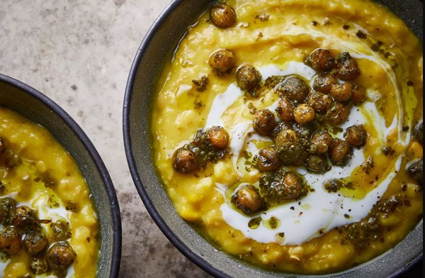 Spiced tikka chickpea soup with kefir