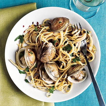 Spiced-up linguine with clams