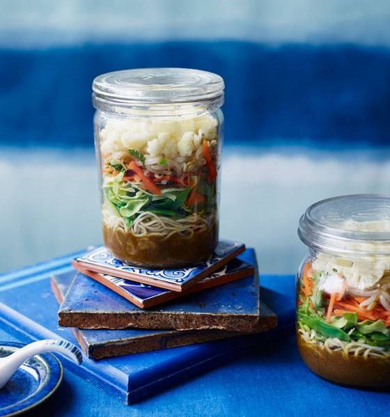 Spiced vegetable 'pot noodles'