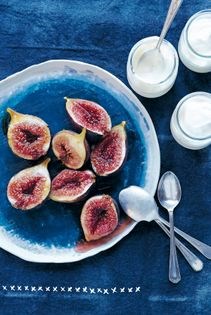 Spiced yoghurt with grilled figs