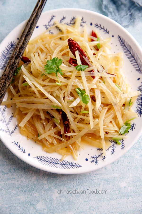 Spicy and sour shredded potato