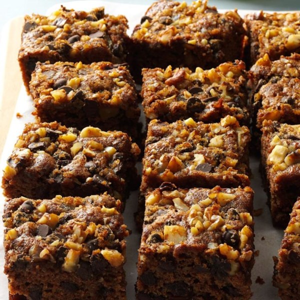 Spicy applesauce cake