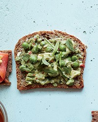 Spicy avocado and pea tea sandwiches