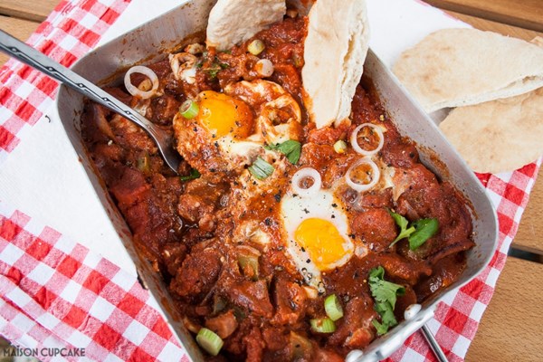 Spicy barbecue egg and bacon in a "mess"