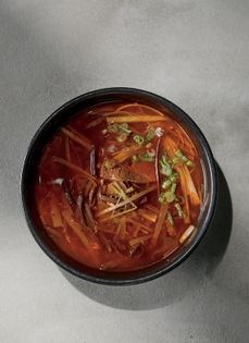 Spicy beef soup (Yukgaejang)
