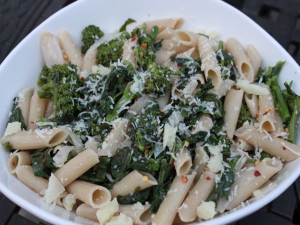 Spicy braised broccoli rabe with quinoa pasta