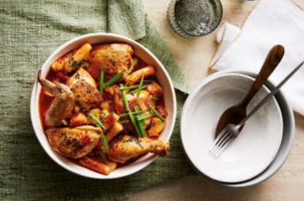 Spicy braised chicken (Dakdoritang) [Eun Hee An]
