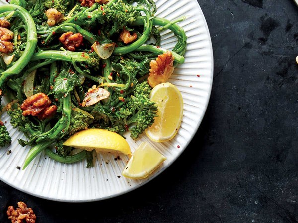 Spicy broccoli rabe with fried walnuts