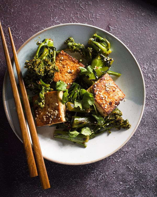 Spicy broccolini with seared tofu and sesame oil