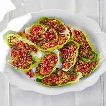 Spicy bulgur in lettuce cups (Kisir)