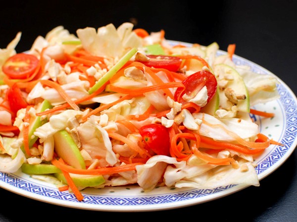 Spicy cabbage salad with fish sauce dressing