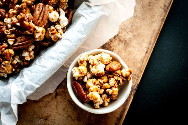 Spicy caramel corn
