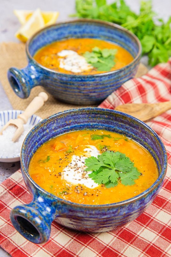 Spicy carrot and lentil soup