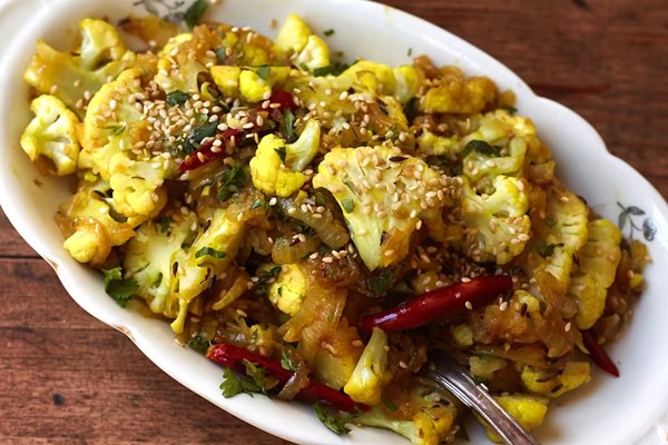 Spicy cauliflower with sesame