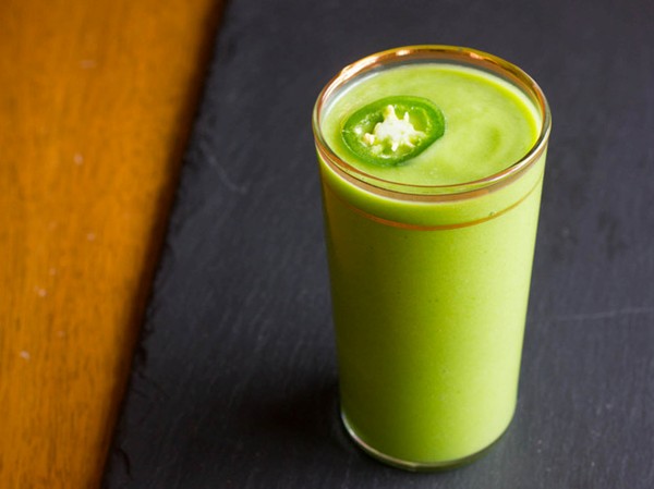 Spicy chard and pineapple smoothie