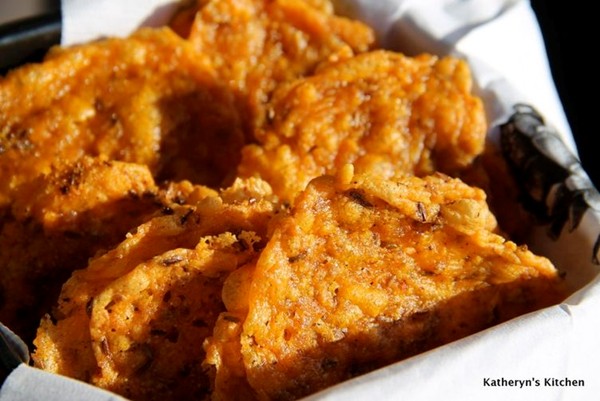 Spicy cheese crisps