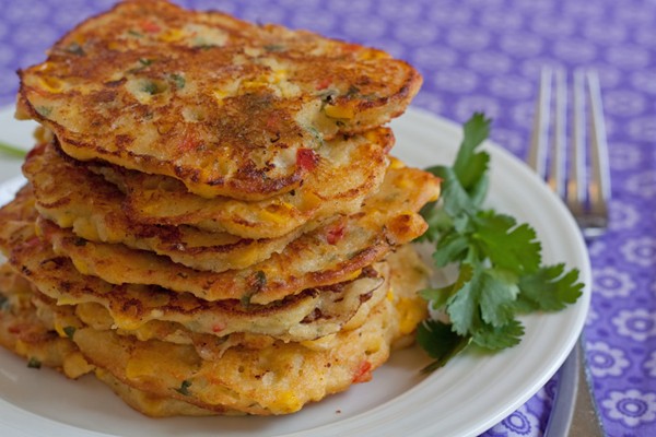 Spicy-cheesy corn cakes 