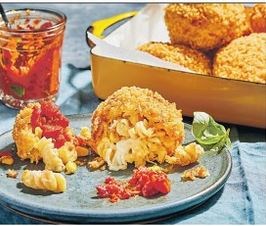 Spicy cheesy pasta arancini with pepper & tomato sauce