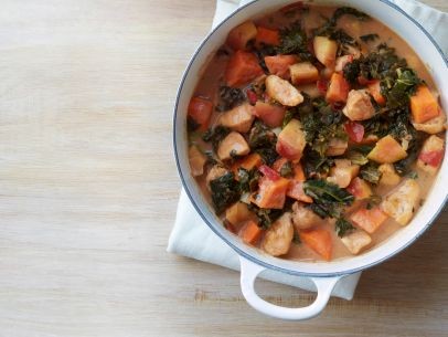 Spicy chicken and almond stew