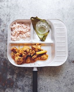 Spicy chicken curry (Kukul mas mirisata)
