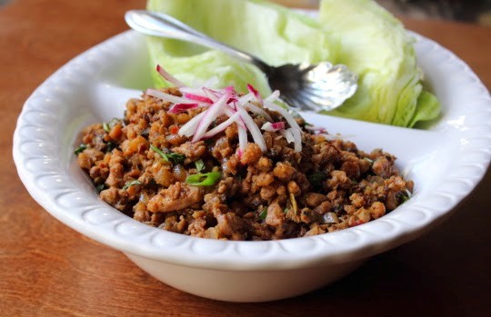 Spicy chicken lettuce wraps