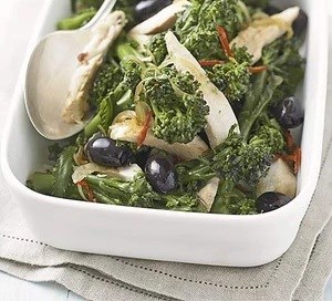 Spicy chicken salad with broccoli