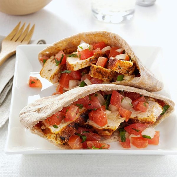 Spicy chicken tomato pitas