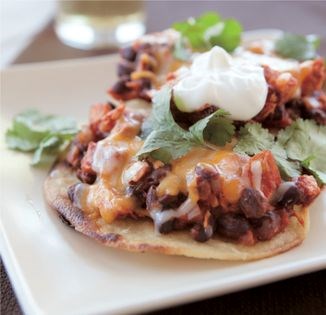 Spicy chicken tostada