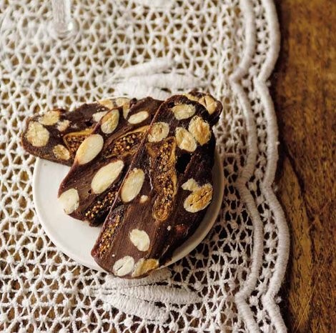 Spicy chocolate and fig bread (Pan de higos)