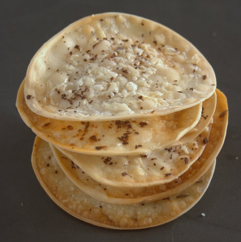 Spicy chocolate gyoza crisps