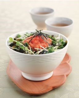 Spicy cod roe and white radish sprouts don (Karashi mentaiko kaiware daikon don)
