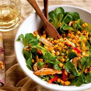 Spicy corn-on-the-cob and chicken salad