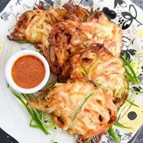 Spicy “crab” & cucumber fritters