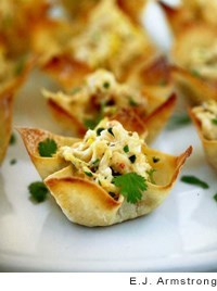 Spicy crab in wonton cups