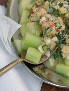 Spicy crab with cucumber
