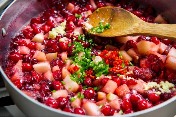 Spicy cranberry-apple relish