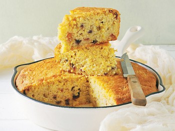 Spicy cranberry cornbread