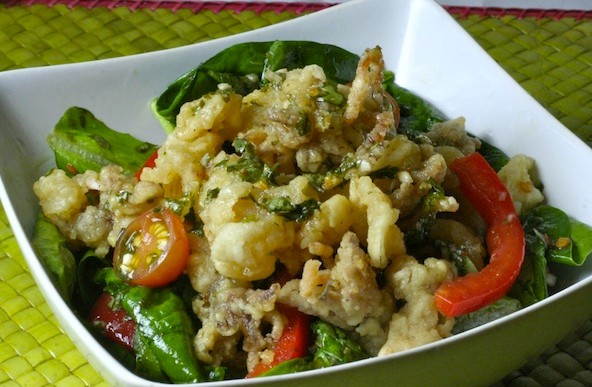 Spicy crispy calamari salad