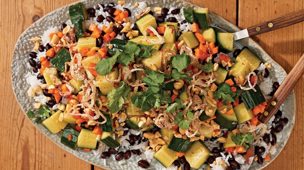 Spicy cucumber and black bean salad