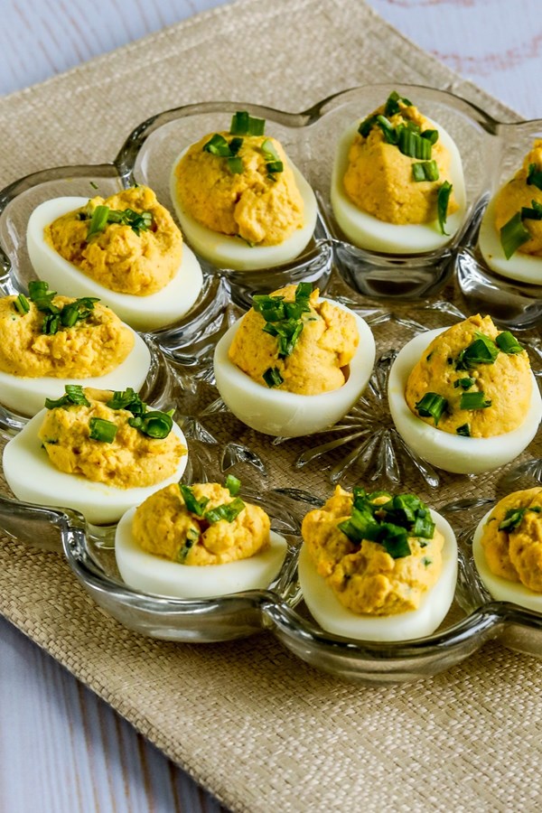 Spicy deviled eggs (with chipotle and lime)