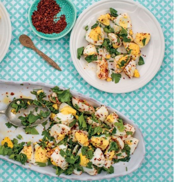 Spicy egg salad (Biberli yumurta salatasi)